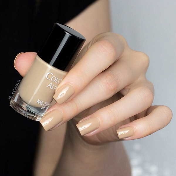 Se 676 Almond Buff, Aorund the Fashion, Colour Alike hos Nicehands.dk