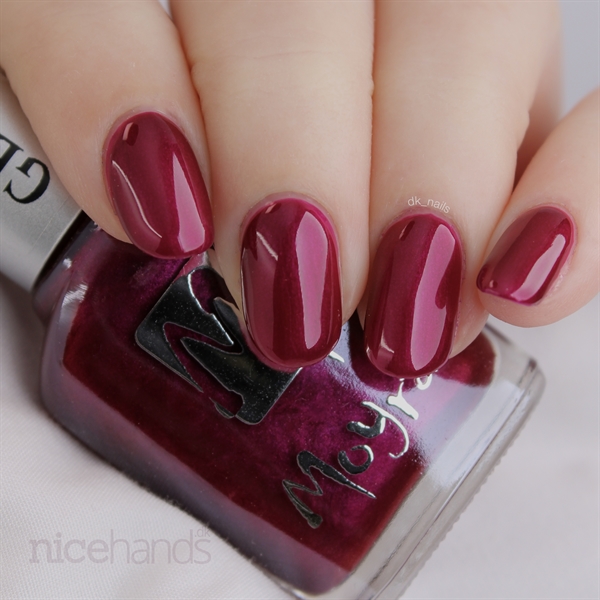 945 Esme, Moyra Gel look Neglelak